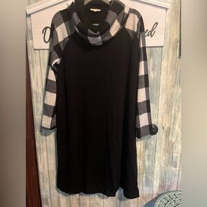 Chic Black and White Plaid Sleeve Mini Dress